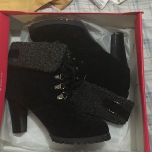 High heels black booties